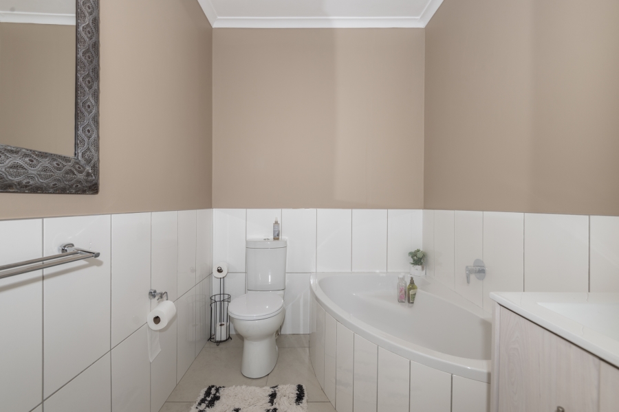 3 Bedroom Property for Sale in Villa Diamante Western Cape